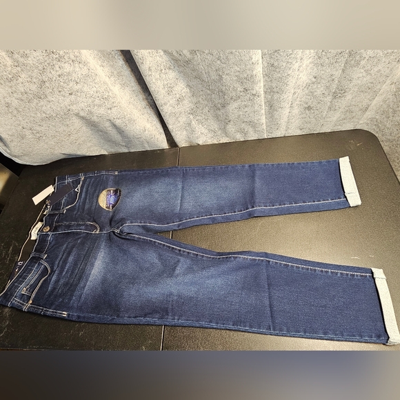 NWT Womens Ab Slimming Butt Lifting Figure Enhancing Skinny Cuffed Jeans - Picture 8 of 8